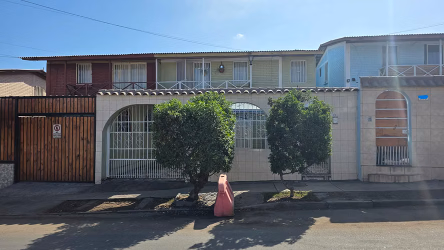 Se Vende Hermosa Propiedad de dos Pisos en el Sector Norte de Ciudad