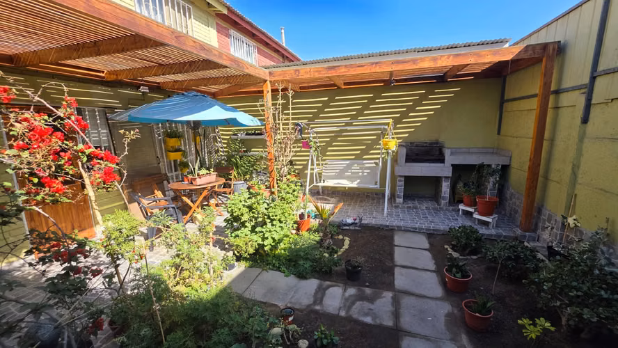 Se Vende Hermosa Propiedad de dos Pisos en el Sector Norte de Ciudad