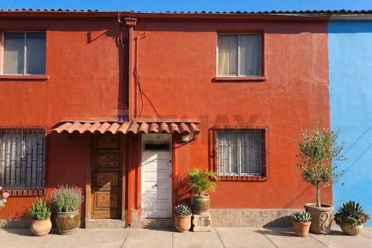 Casa a pasos del metro cerrillos