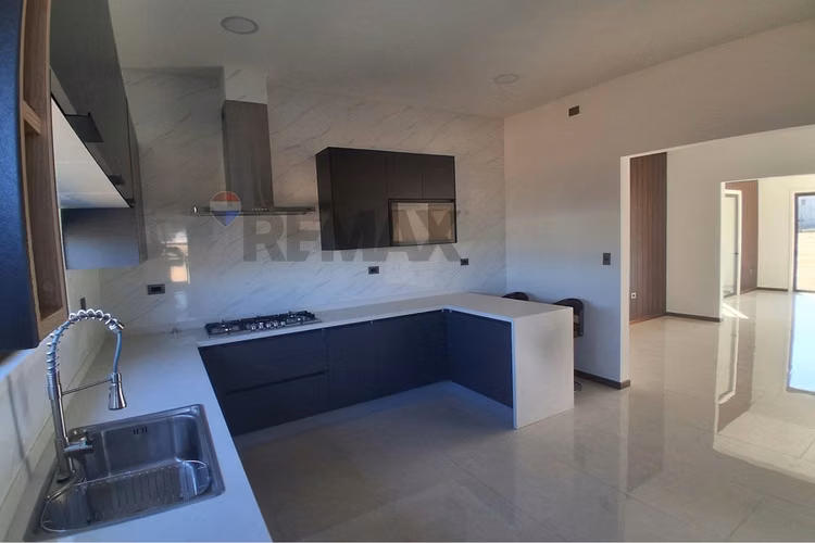 Parcela con casa en agarrobo.