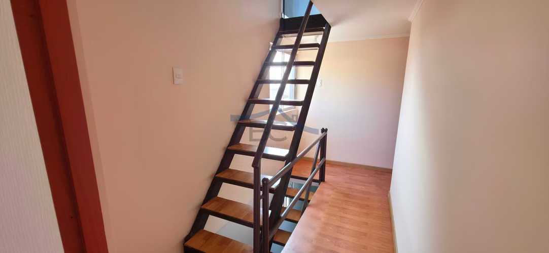 Se vende gran casa esquina ampliada sólida. (176354)