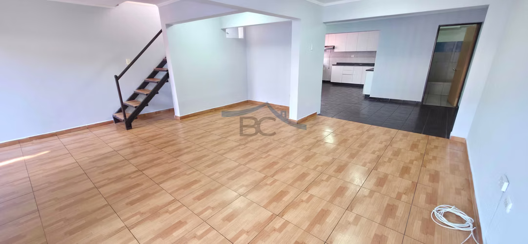 Se vende gran casa esquina ampliada sólida. (176354)