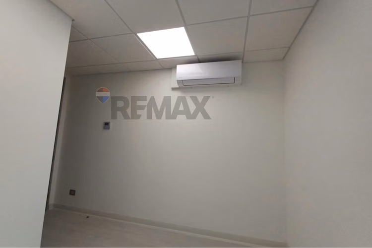 Oficina en venta plaza egaña - Imagen 4