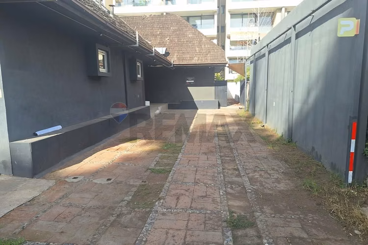 Casa en av robles/local remodelación