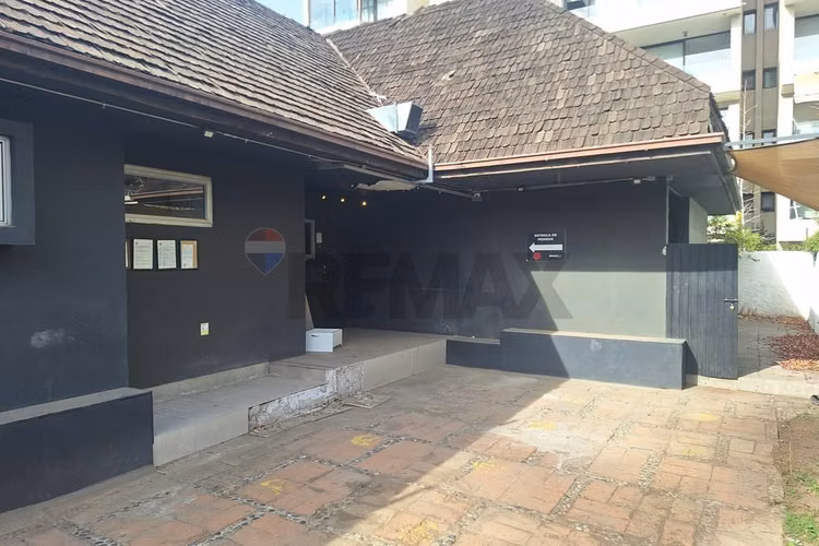 Casa en av robles/local remodelación