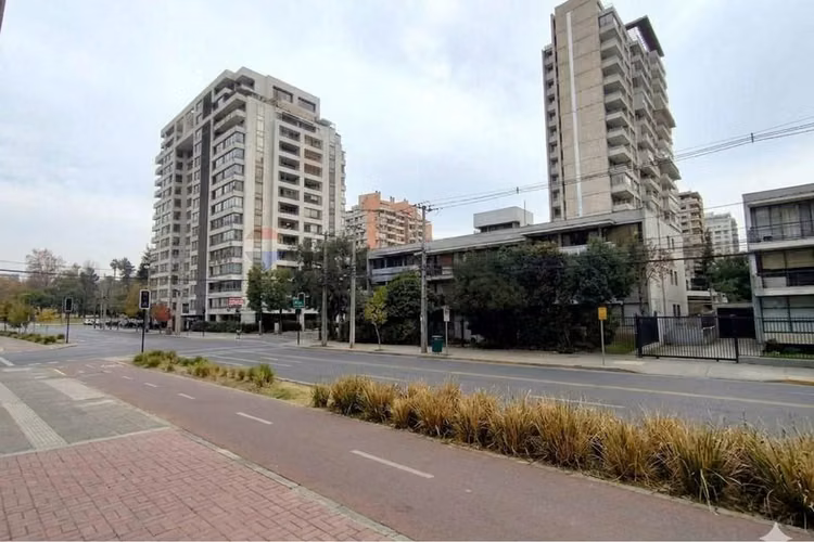 Amplio departamento a pasos de escuela militar