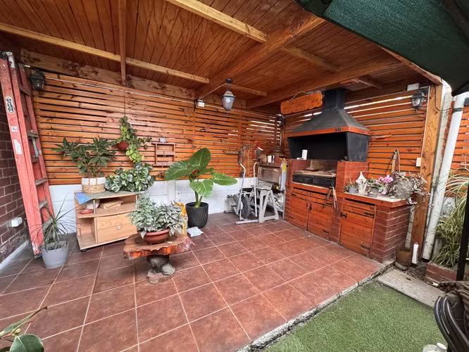 Se Vende: Casa Familiar c/Terraza y Acceso Techado – Maipú - Imagen 13