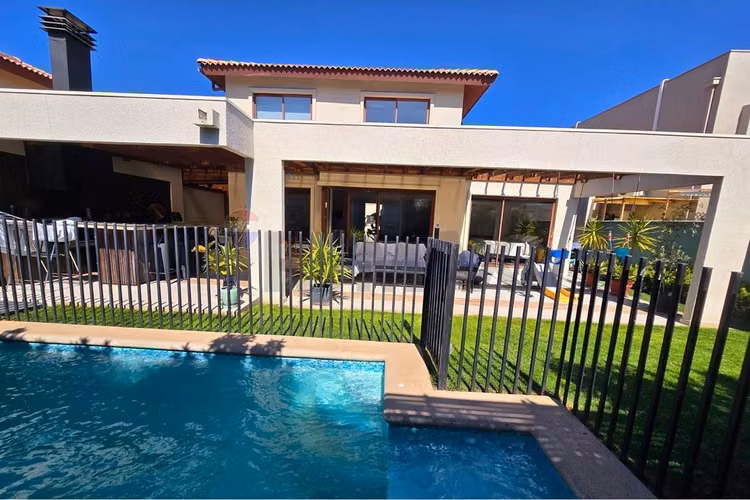 Cerca del highlands casa con piscina y quincho
