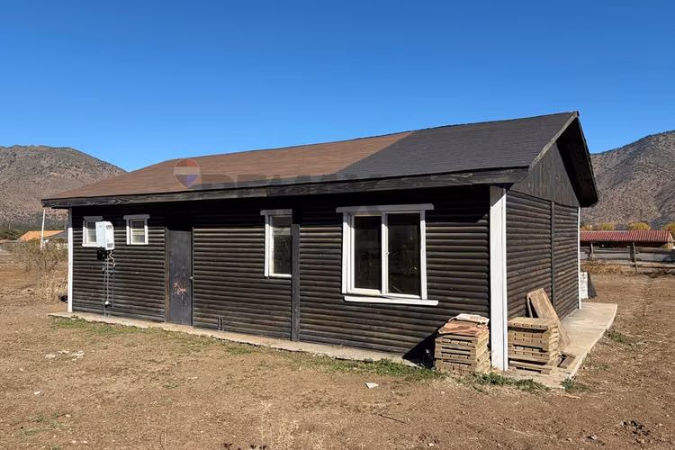 Parcela en chada de 5.753,82 m² con dos casas