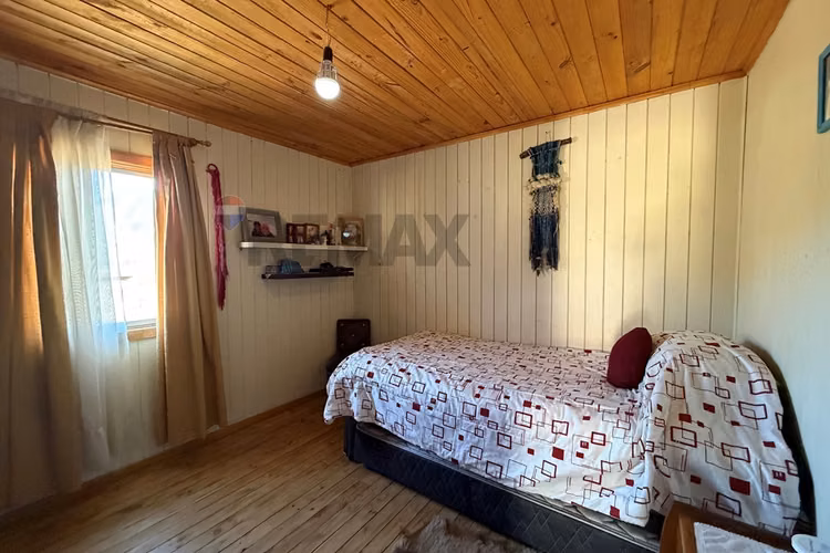 Parcela en chada de 5.753,82 m² con dos casas