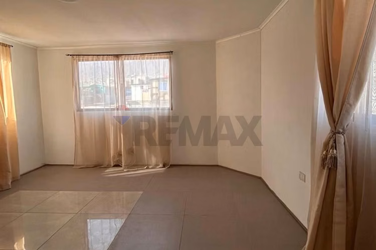 Casa de 3 pisos para empresa