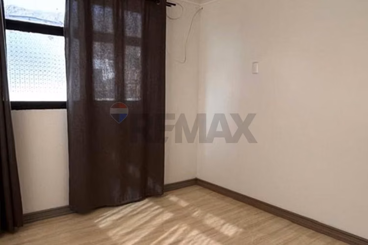 Casa de 3 pisos para empresa