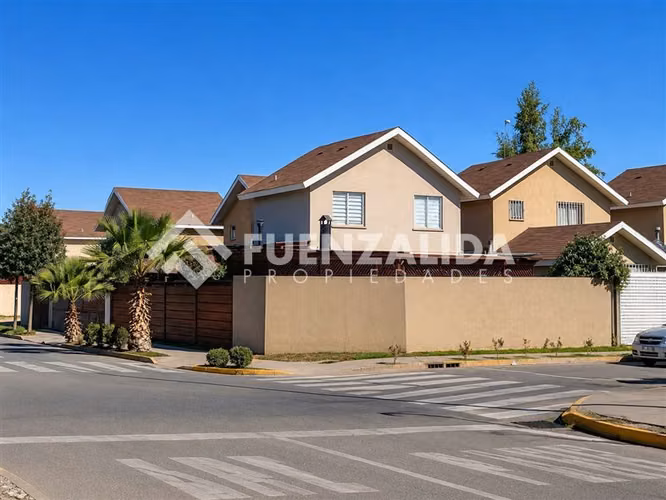 Casa en venta de 3 dorm. en Colina