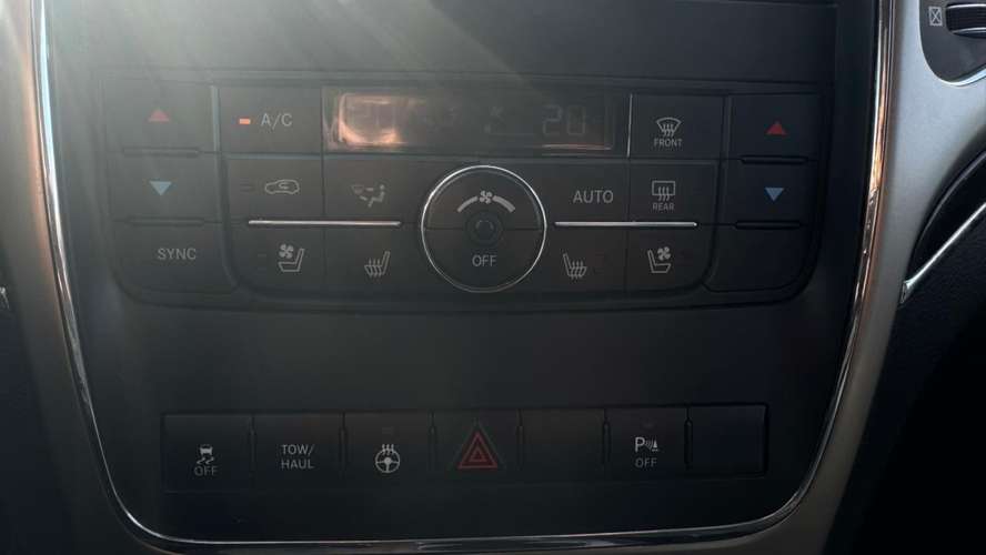 JEEP GRAND CHEROKEE 5.7 OVERLAND HEMI 4X4 AT 5P (2012)