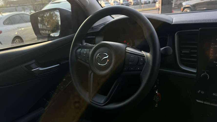 Mazda BT-50 3.0 CORE DIESEL 4X4 DOB.CAB. 6MT 4P (2026) - Imagen 12