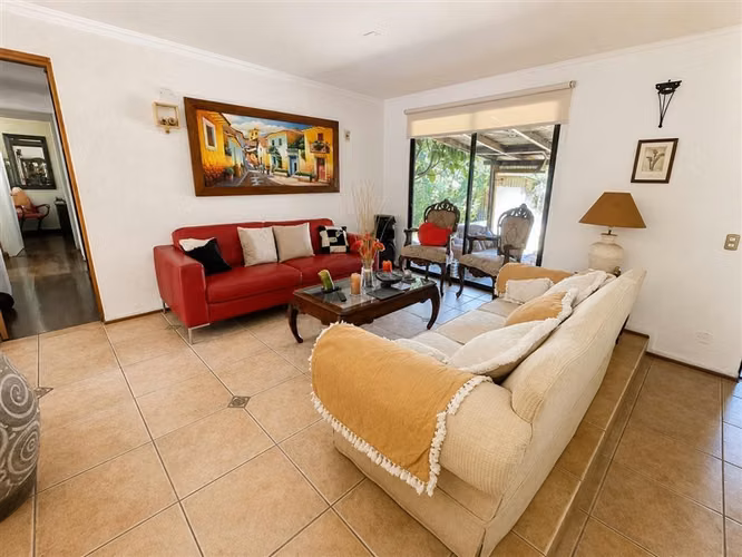 Casa en venta de 3 dorm. en La Reina JARDIN CON PISCINA
