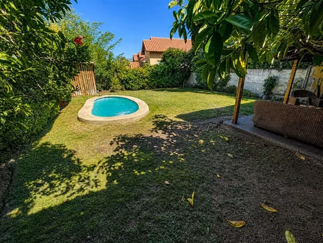 Casa en venta de 3 dorm. en La Reina JARDIN CON PISCINA