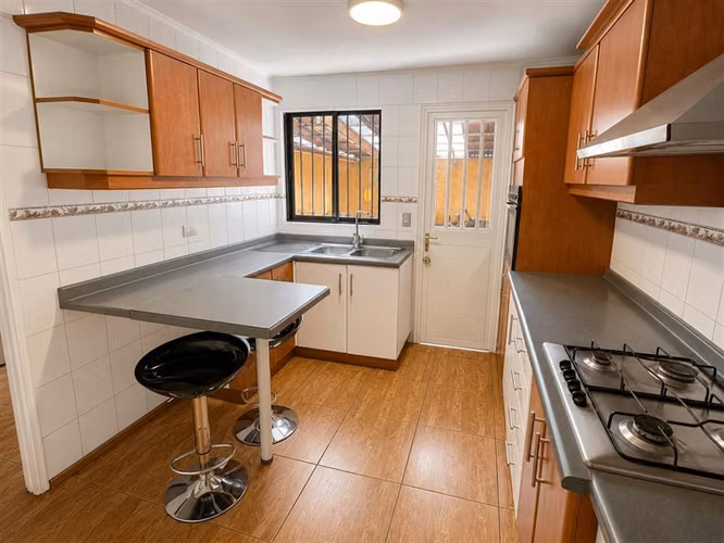 Casa en venta de 3 dorm. en La Reina JARDIN CON PISCINA