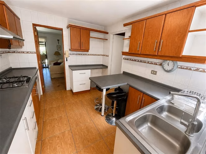 Casa en venta de 3 dorm. en La Reina JARDIN CON PISCINA