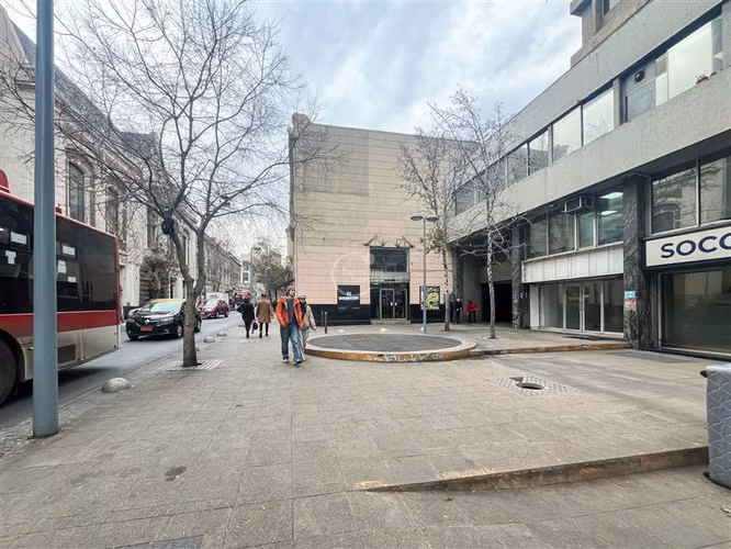 Local en Arriendo Metro Plaza de Armas 110 m2, 2 baños.