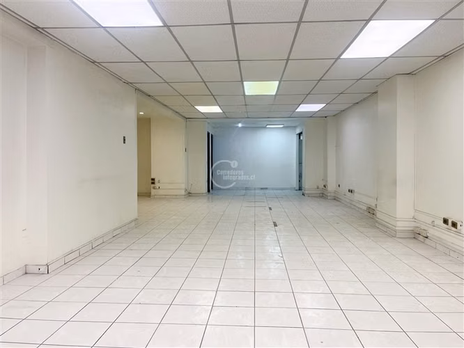 Local en Arriendo Metro Plaza de Armas 110 m2, 2 baños.