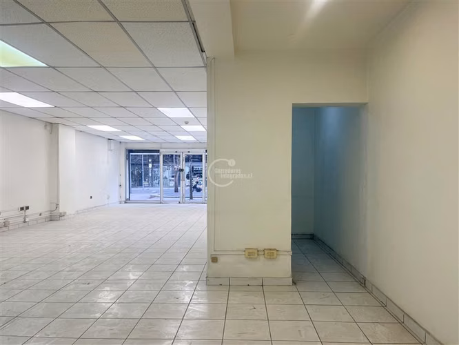 Local en Arriendo Metro Plaza de Armas 110 m2, 2 baños.