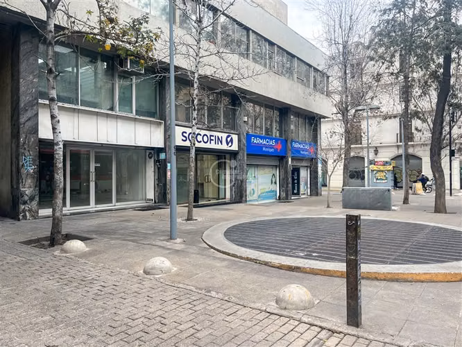 Local en Arriendo Metro Plaza de Armas 110 m2, 2 baños.