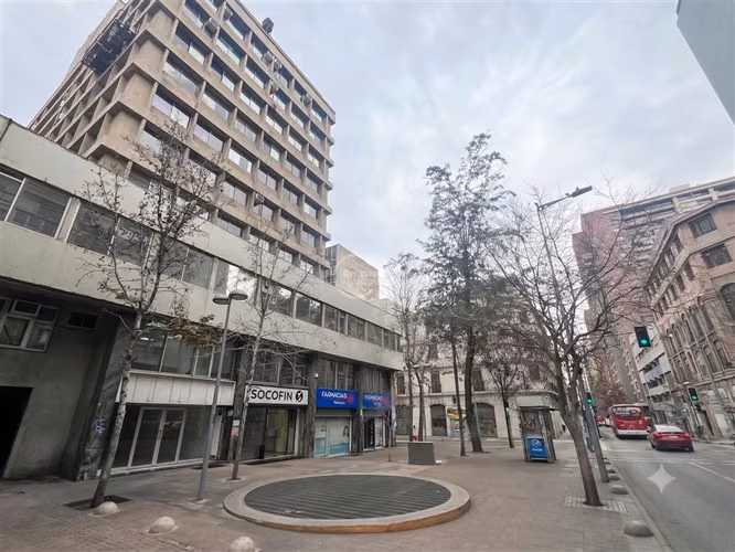 Local en Arriendo Metro Plaza de Armas 110 m2, 2 baños.