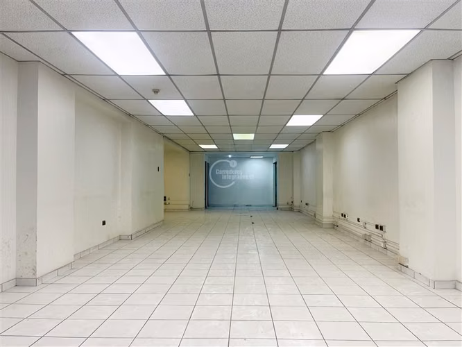 Local en Arriendo Metro Plaza de Armas 110 m2, 2 baños.