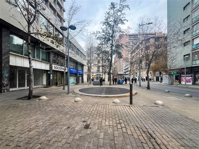 Local en Arriendo Metro Plaza de Armas 110 m2, 2 baños.