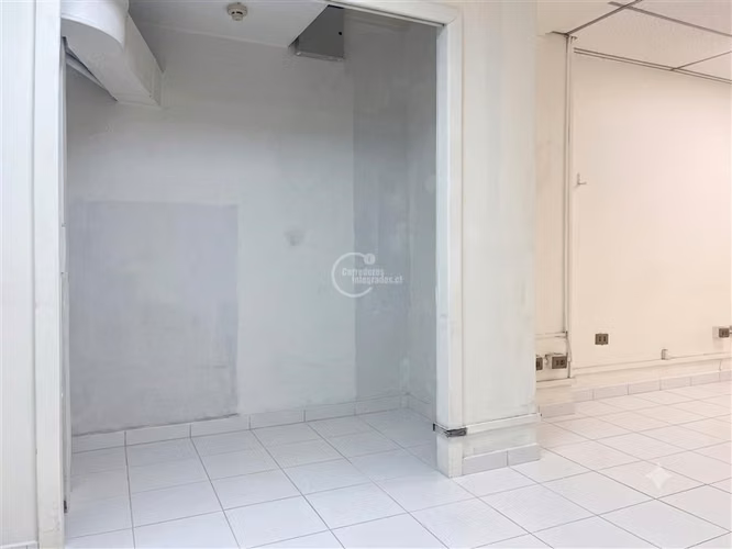 Local en Arriendo Metro Plaza de Armas 110 m2, 2 baños.