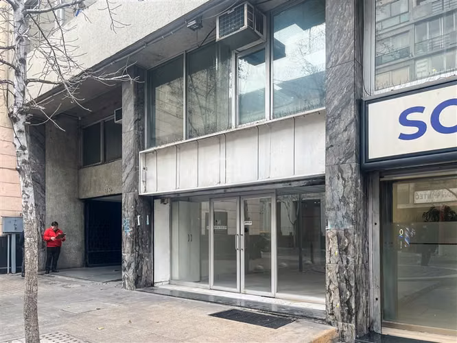Local en Arriendo Metro Plaza de Armas 110 m2, 2 baños.