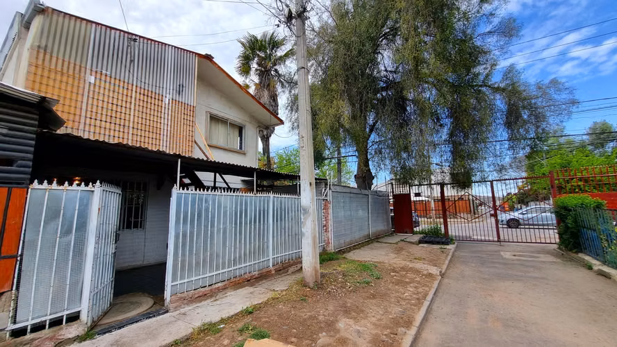 Enrique Madrid Osorio con Industria muy cerca de Av. Portales