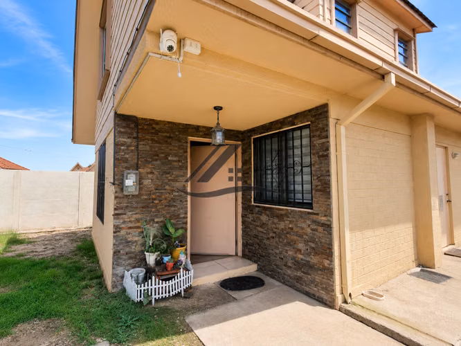  Amplia casa de 2 pisos con gran terraza y patio | Quilpué