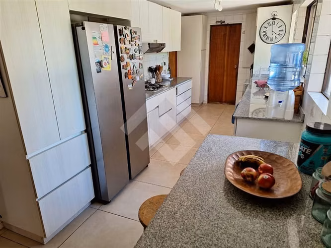 Parcela con amplia casa en venta en Buin, ERZ