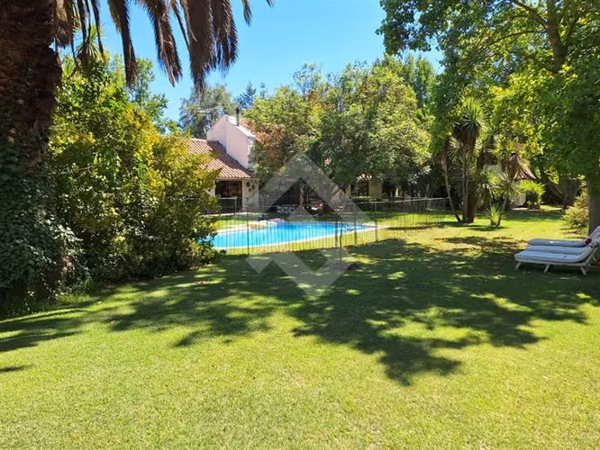 Parcela con amplia casa en venta en Buin, ERZ