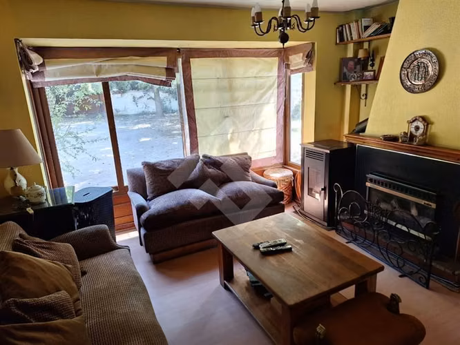 Parcela con amplia casa en venta en Buin, ERZ