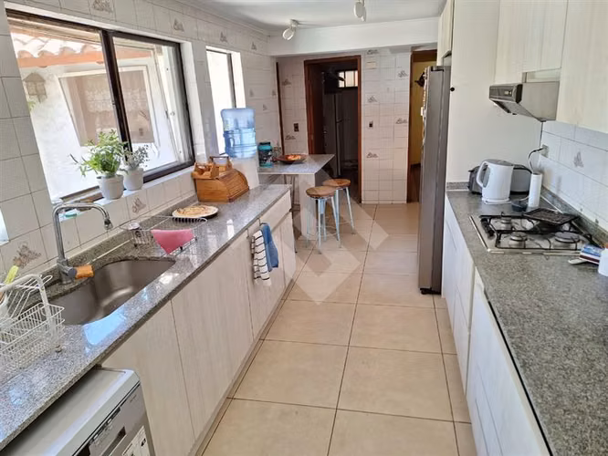 Parcela con amplia casa en venta en Buin, ERZ