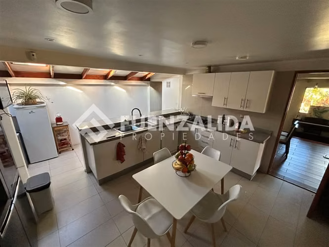 Casa en venta de 6 dorm. en Peñalolén