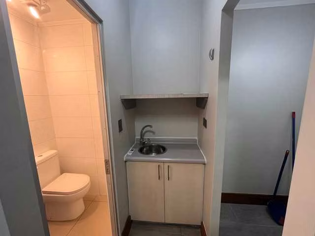 Oficina de 42 m2 con 1 amplio Privado Edif Telar (87016)