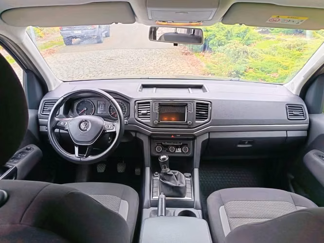 Volkswagen Amarok Confortline 4x2 MEC DIESEL - Imagen 4