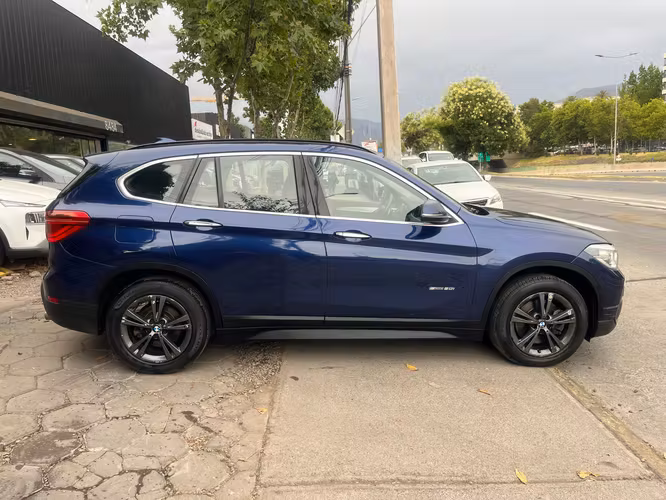 BMW X1 SDRIVE 20i 2.0 AUT.  KM. FULL Sunroof