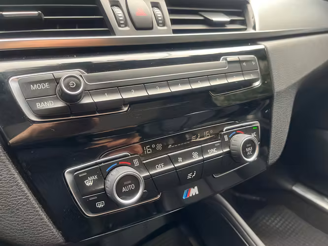 BMW X1 SDRIVE 20i 2.0 AUT.  KM. FULL Sunroof