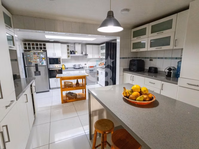 6D + Servicio / 5B | La Reina Alta