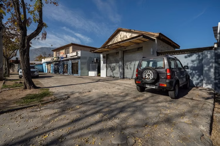 Más de 1.000 m² para invertir en la reina