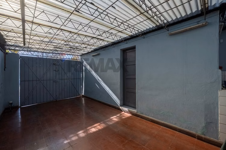 Más de 1.000 m² para invertir en la reina