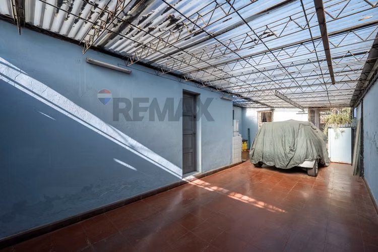 Más de 1.000 m² para invertir en la reina