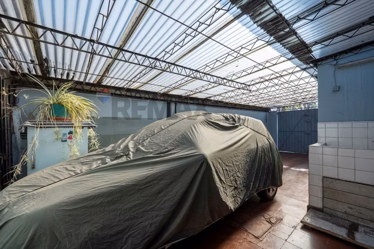 Más de 1.000 m² para invertir en la reina