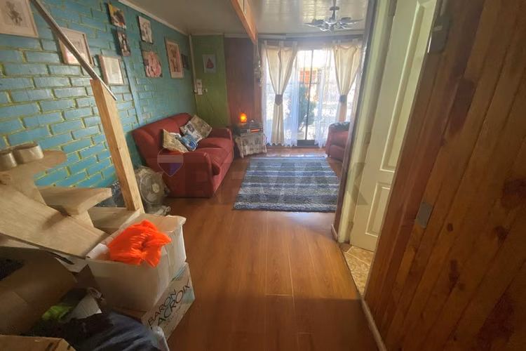Venta casa 2 pisos con amplia bodega, loncoche