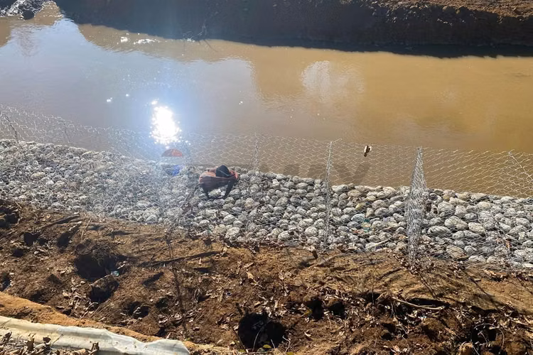 Venta casa 2 pisos con amplia bodega, loncoche